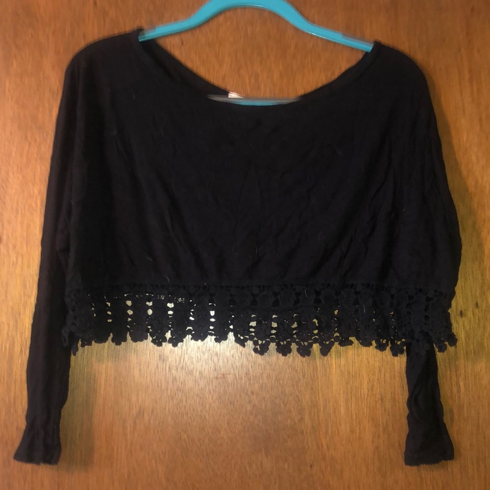 Black long sleeve crop top with pattern on bottom
